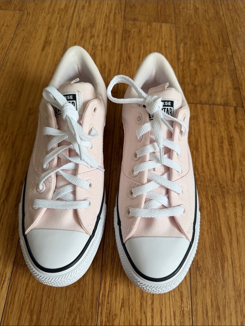 Converse Low-Top Sneakers in Pale Pink and White